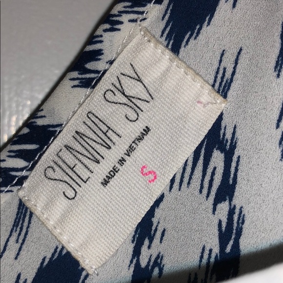 Patterned Blouse - Picture 6 of 6